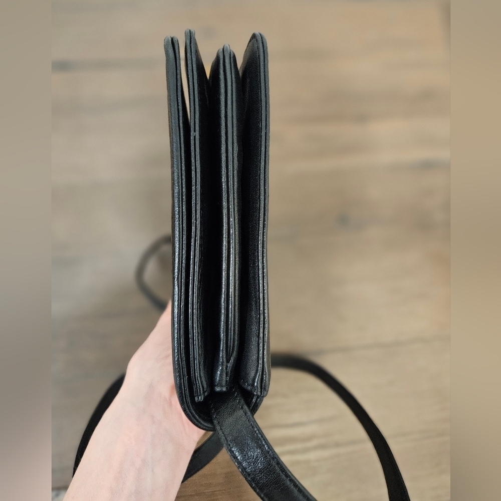 Valentino Black Leather Crossbody Clutch Chevron Pattern V Logo Vintage + COA - Picture 7 of 15
